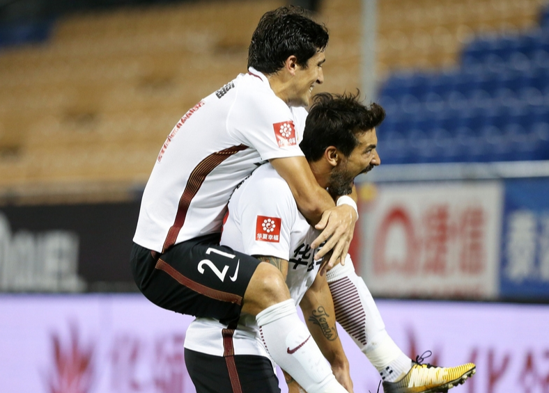 开云体育在线-中超当年多疯狂？年薪3千万是底薪，说出来嫌丢人，难怪撑不下去