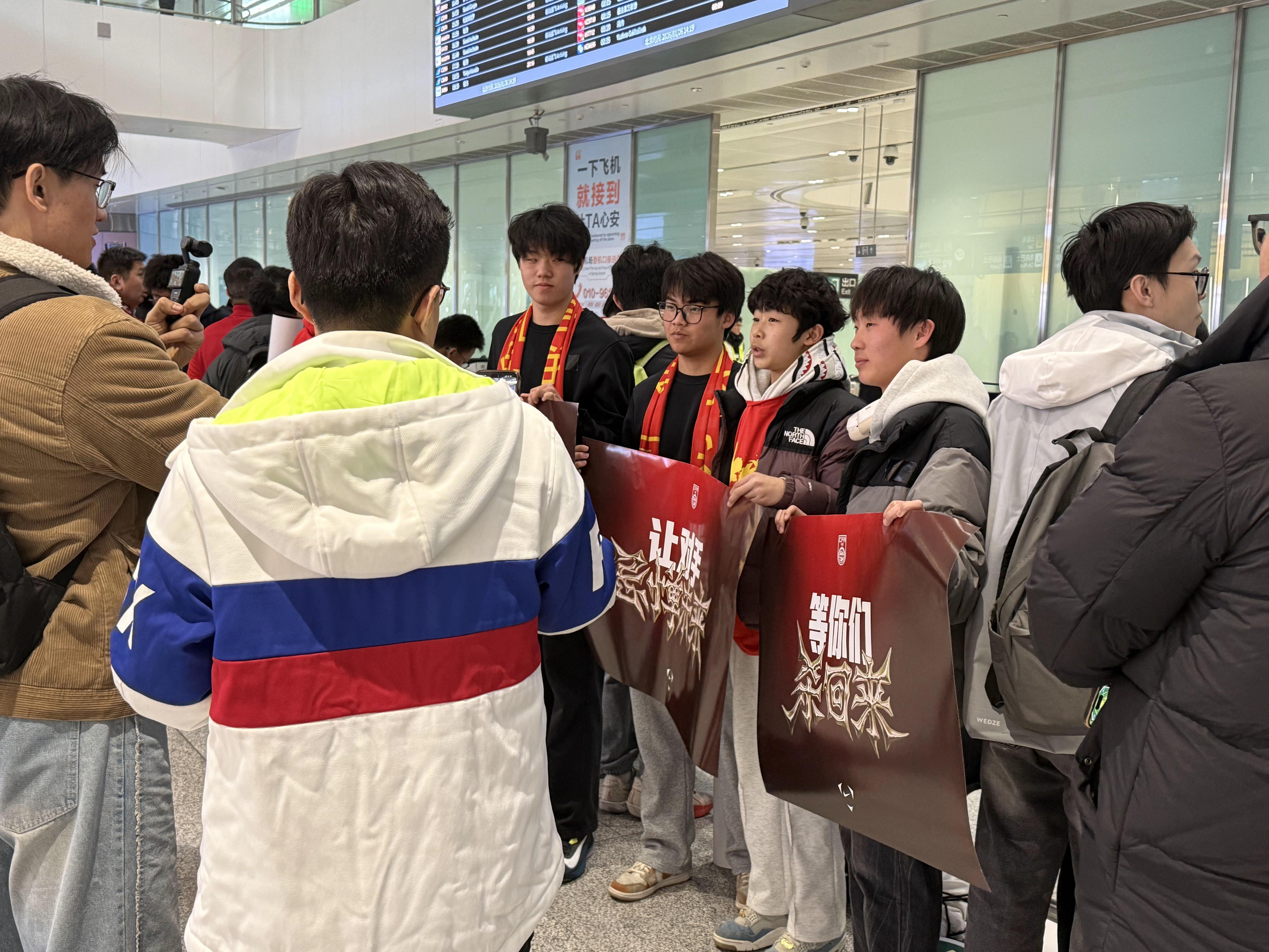 开云体育登录-U23国足将于下午落地大兴机场，大量球迷现场迎接将士们凯旋