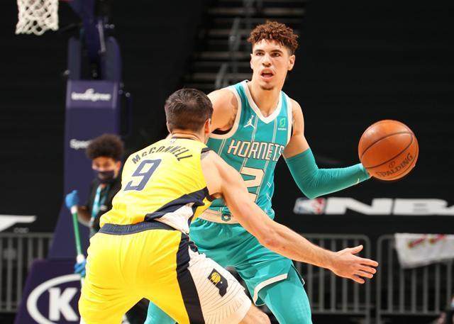 开云体育登录-出色表现引发开拓者更衣室讨论 三球未来无可限量